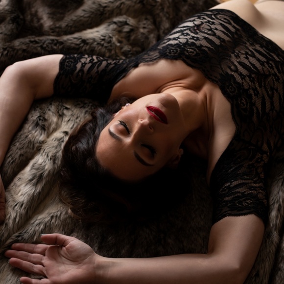 Meet your Posher, Sharon - Picture 2 of 3